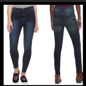 🎉HP🎉 Woman’s Mudd Flx Stretch Jeans